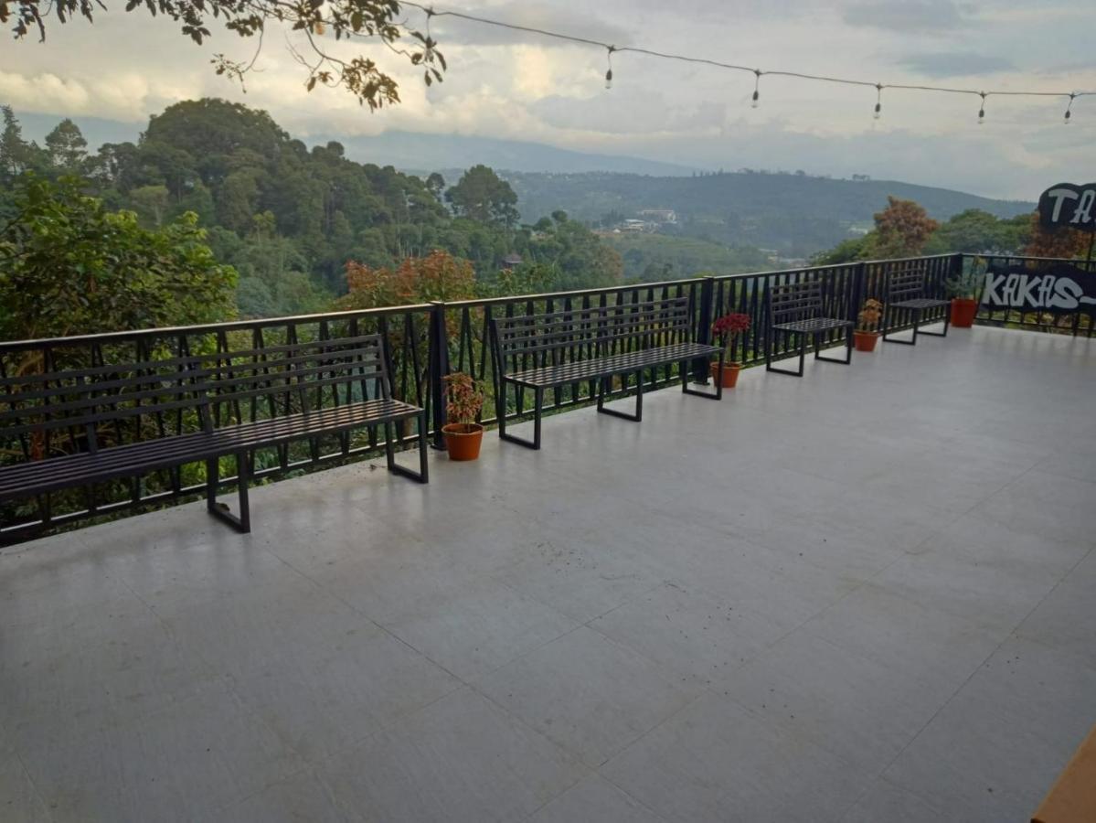 Villa Chacha At Macarena, Megamendung Exterior foto